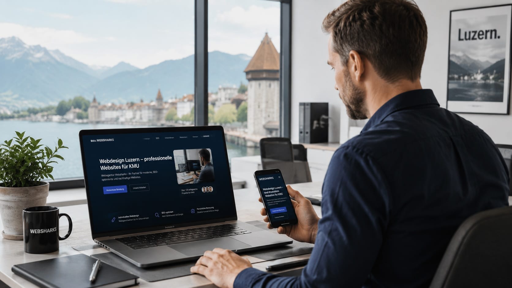 Webdesign Luzern – moderne Website für KMU auf allen Geräten Luzerner KMU-Inhaber überprüft professionelle Unternehmenswebsite auf Laptop und Smartphone mit Blick auf den Vierwaldstättersee