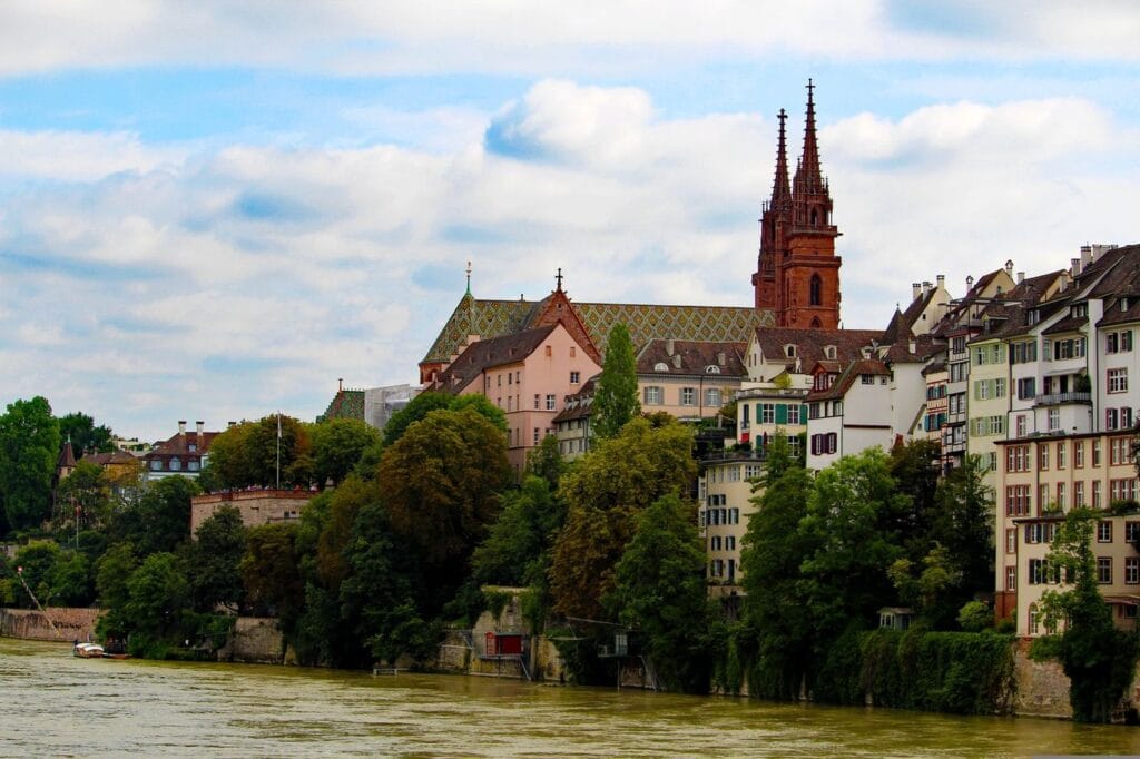 Basel am Rhein mit historischer Altstadt – Webdesign für KMU im Dreiländereck