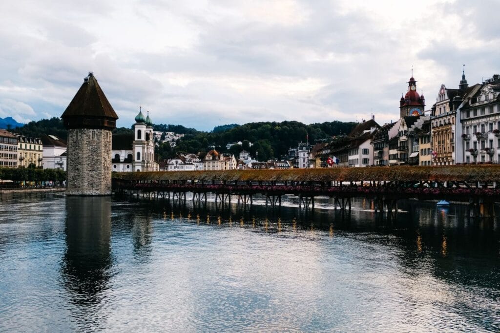 Kapellbrücke und Wasserturm in Luzern – Direktbuchungen für Luzerner Gastbetriebe