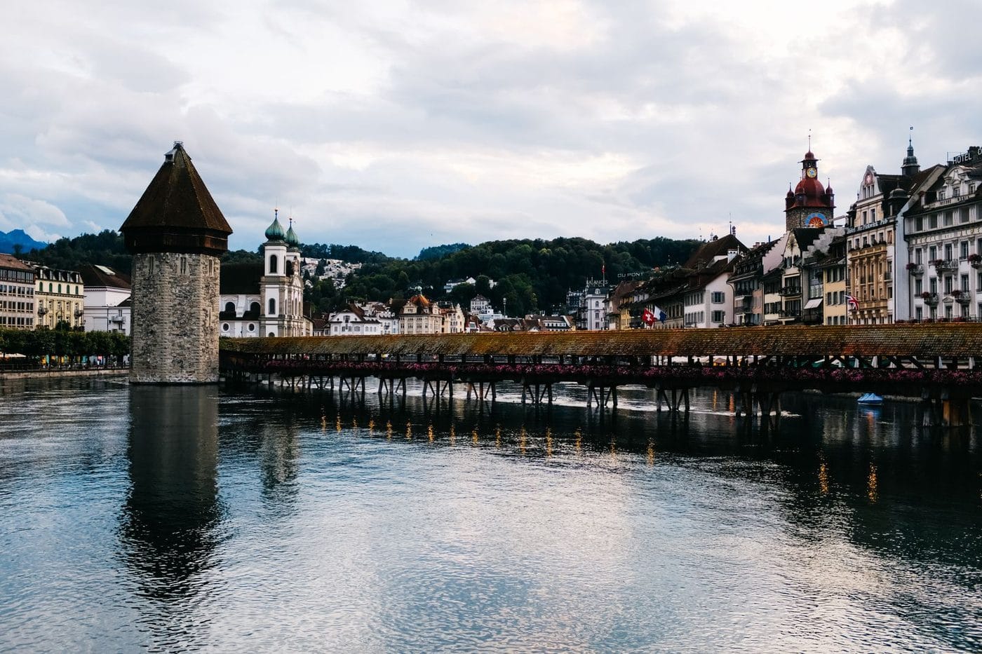 Kapellbrücke und Wasserturm in Luzern – Direktbuchungen für Luzerner Gastbetriebe