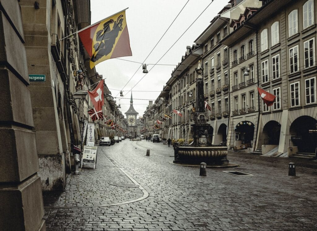 Kramgasse in der Berner Altstadt mit Schweizer Beschriftung – Schweizerdeutsch SEO beginnt bei der Schreibsprache